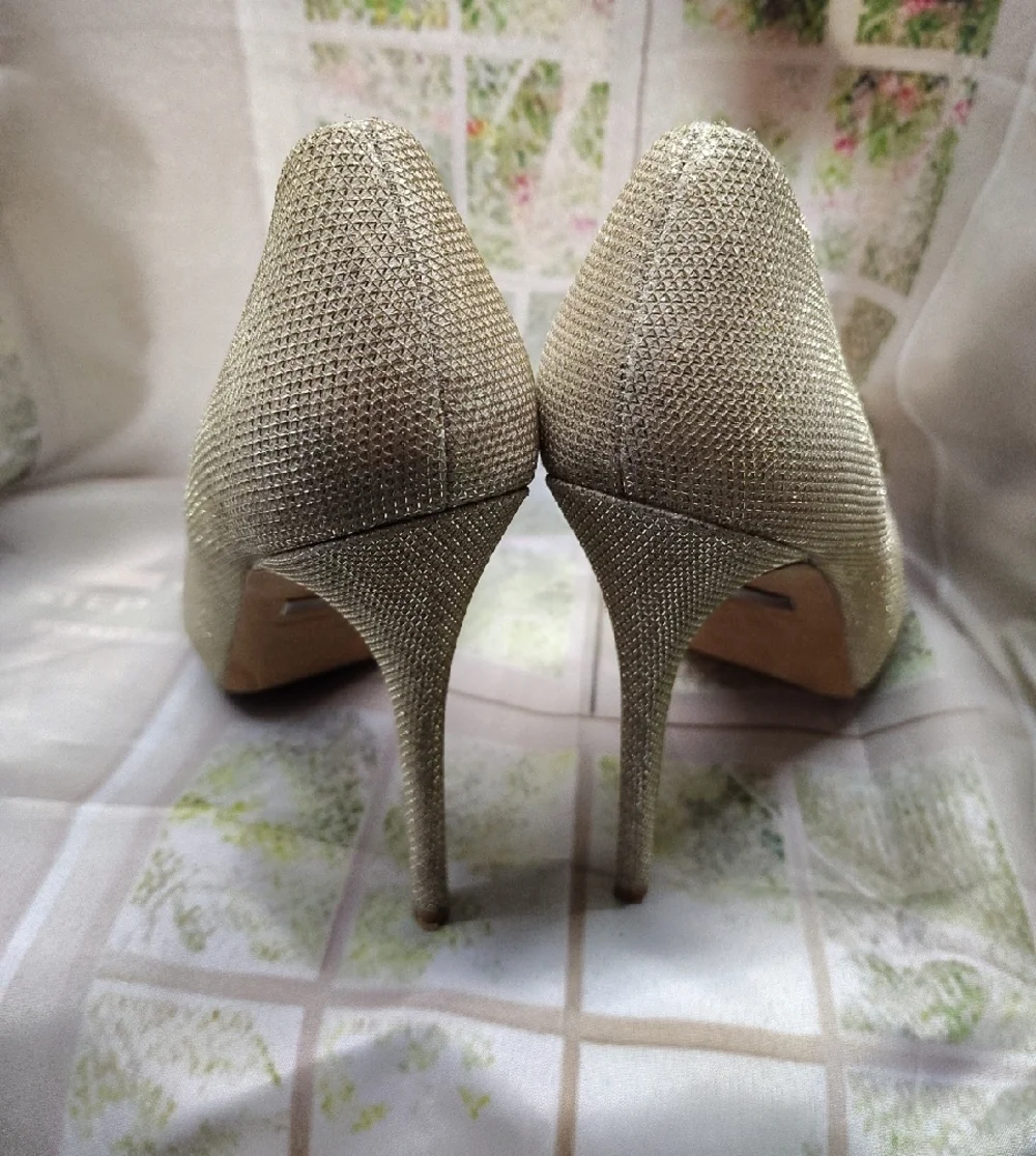 Badgley Mischka Gold Peep-Toe High Heel Pumps Sz. 10